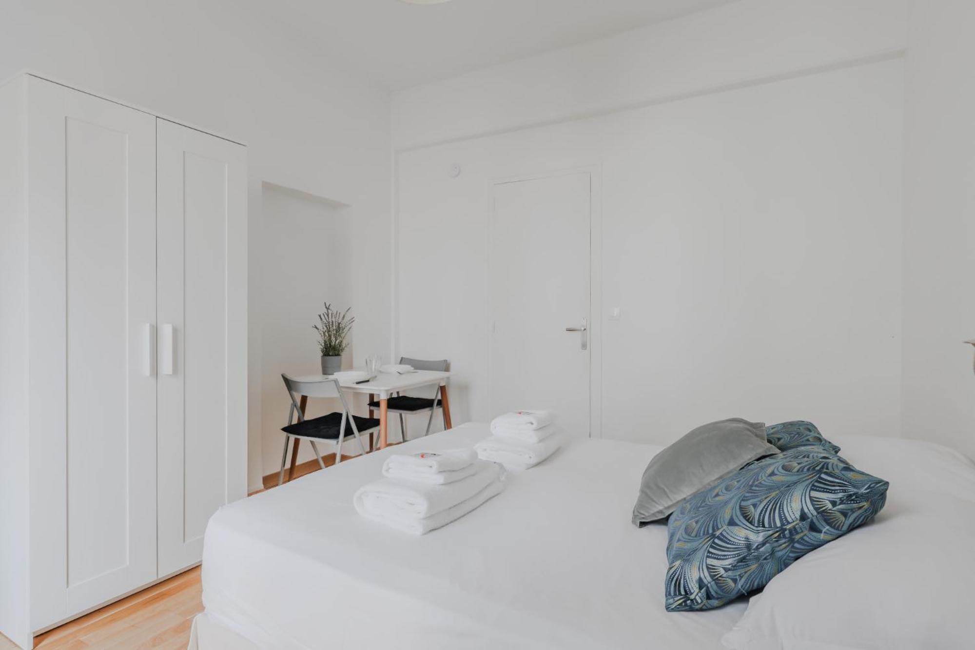 Joli Pour 2 Personnes - * Levallois-Perret